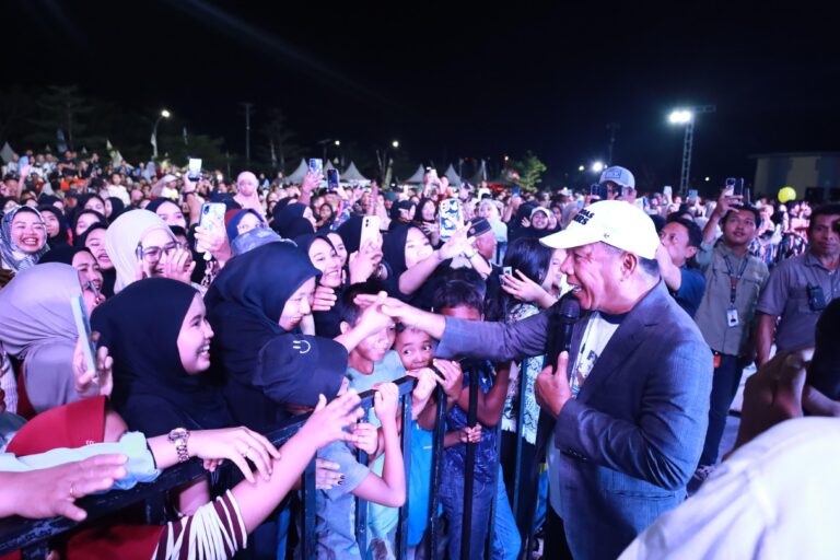 Meriahnya Penutupan Festival Pinisi ke-15, Bupati Andi Utta: Sampai Jumpa Tahun Depan