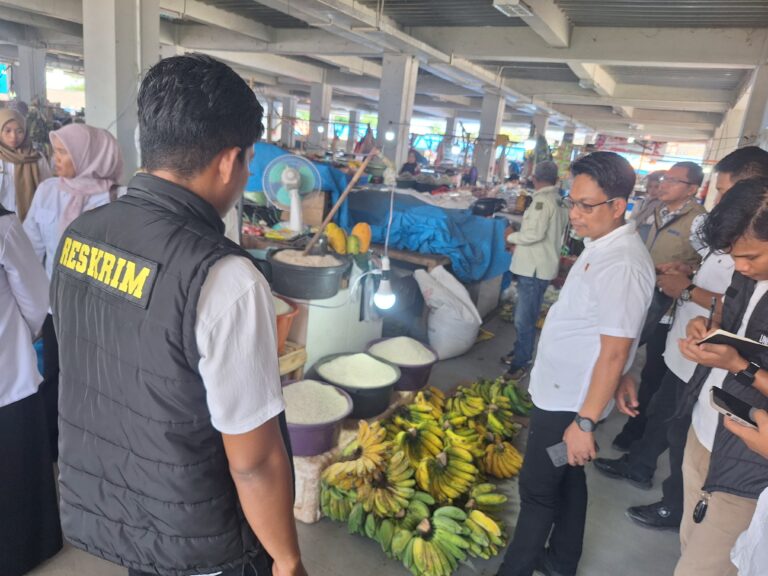 Pantau Harga Beras, Tipidter Polres Bulukumba Gelar Sidak di Pasar Sentral dan Pasar Cekkeng